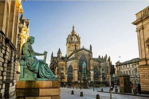Statue of David Hume and St Giles' Cathedral