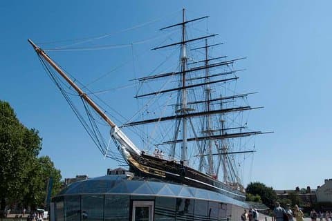 Combi Ticket: Westminster Walking Tour, River Cruise & Cutty Sark Entry