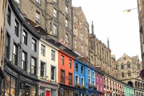 Edinburgh Highlights Two hour Private luxury Driving Tour