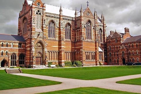 Private full day tour to Oxford and Cambridge from London with Hotel Pick Up