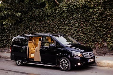 Fat Taxi - Private London Heathrow Airport (LHR) Transfer to W1