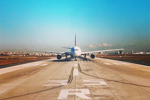 Private transfers between London Stansted - London Luton Airports