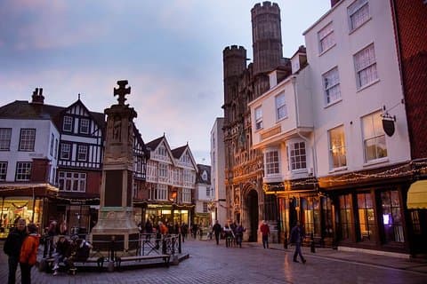 https://media-cdn.tripadvisor.com/media/attractions-splice-spp-720x480/0a/db/93/1f.jpg