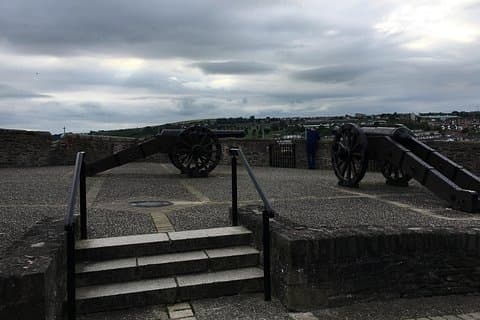 Derrie Danders: Highlights of the Walled City a Self-Guided Audio Tour