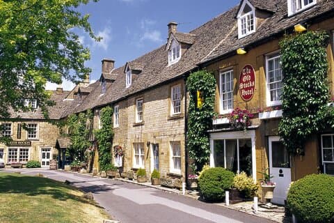 Stow on the Wold - time for lunch and time to explore the many small, independent shops!