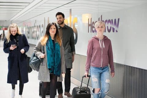 London Luton Airport Arrival Private Transfer-Airport to Docklands Accommodation