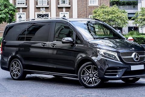 Glasgow Airport Transfer: Glasgow City to Glasgow Airport GLA in Luxury Van