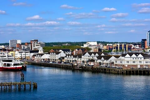 Private Transfer from London to Southampton with Stonehenge Stop