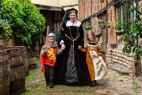 Travel back in time to the 16th century!