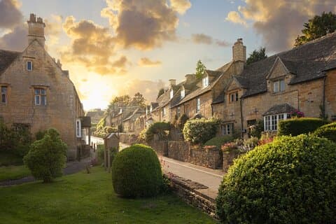 Cotswolds from London Private One-Day Tour by Car