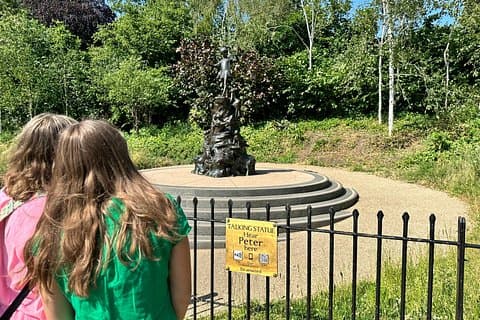 Kid-Friendly Victoria & Albert Museum and Kensington Gardens Tour