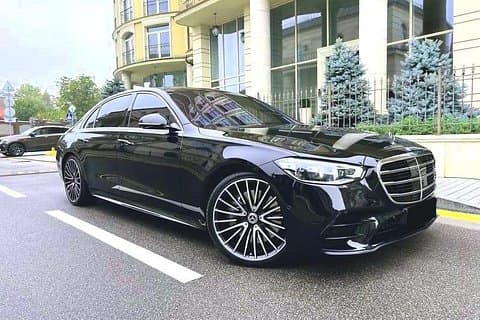 Private Transfer: Luton Airport LTN to London by Luxury Car
