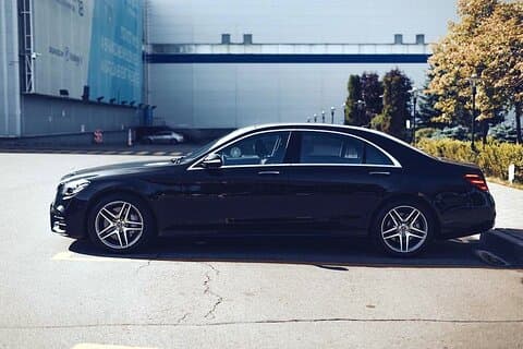 Private Transfer: Luton Airport LTN to London by Business Car