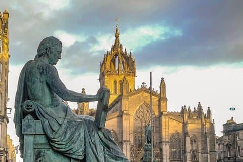 Small Group Walking Tour with Hidden Walks Author in Edinburgh