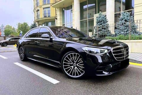 Airport Transfer: Gatwick Airport LGW to London by Luxury Car