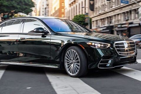 Private Transfer: London Airport LCY to London by Luxury Car