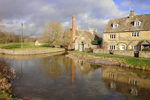 Cotswolds Road Trip Guidebook: Bourton, Bibury & Blenheim Palace