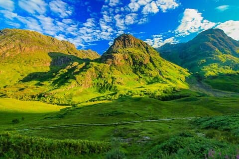 Visit stunning sites like Loch Lomond, Glencoe, and the majestic Inveraray Castle.