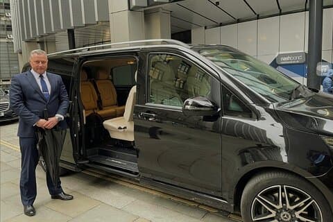 Mercedez Luxury 5 Seater Vehicle 5 passengers