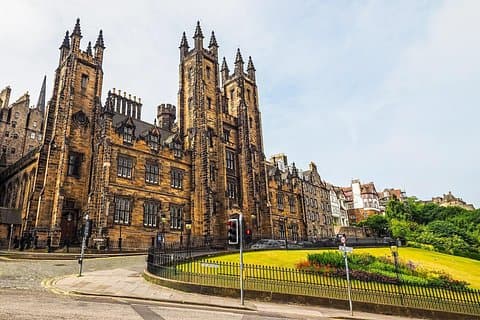 Explore the Insta-worthy Spots of Edinburgh with a Local