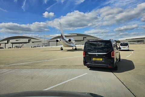 Private limo transfers Gatwick Airport to/from any London hotel