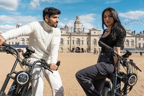 Explore London’s historical spots with a professional photoshoot