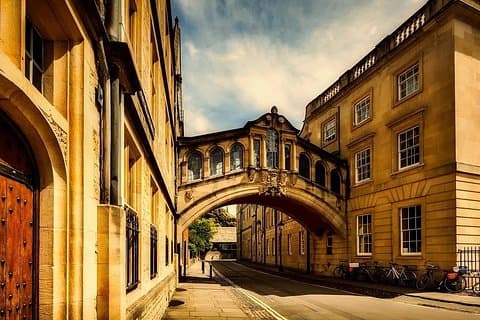 Oxford Mystery Quest: Exploration Game and Tour
