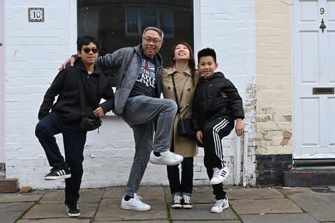 This is a very meaningful pose in fron of Ringo's childhood home.