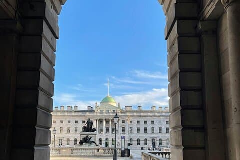The Royal Romantic Walking Tour of London