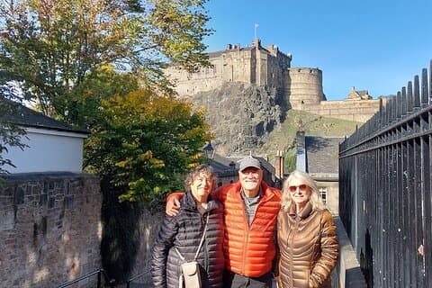 Edinburgh: Private Day Tour of Edinburgh & Gin Tasting Experience
