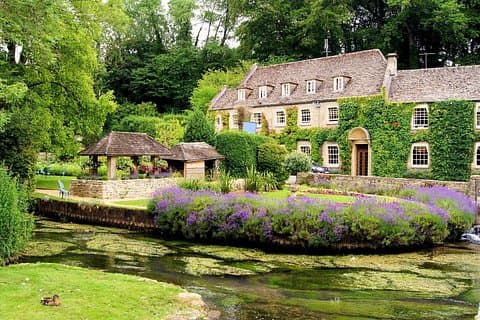 Cotswolds full-day tour from London
