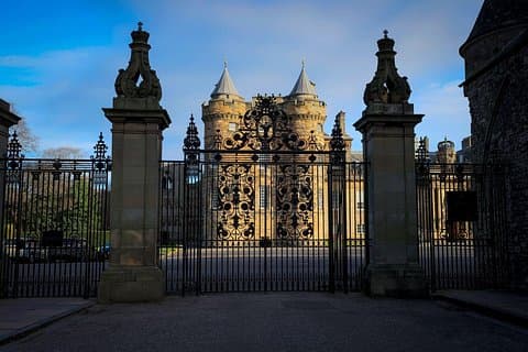 Edinburgh Castle, Royal Mile and Holyrood Palace Shore Excursion
