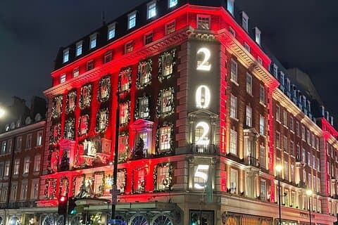 Fortnum & Masons famous advent calendar lights!