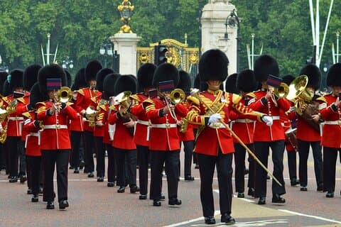 Changing of the Guard Small-Group Walking Tour in London