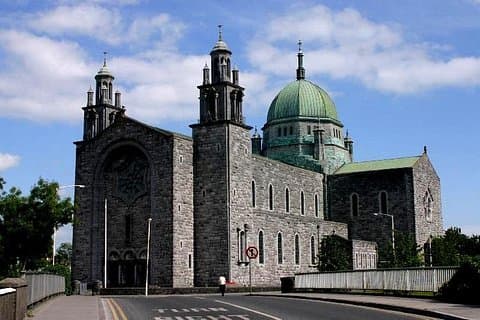 Belfast to Galway Day tour in luxury Mercedes minivan