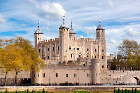 Tower of London Guided Tour & Crown Jewels Exhibition Experience