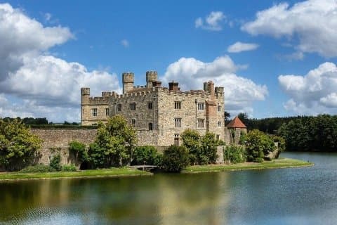 Leeds Castle, Canterbury and White Cliffs of Dover with Guide