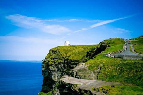 Ireland (Giant’s Causeway & Cliffs of Moher) 5-Day minivan Tour