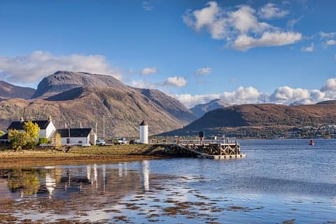 Glasgow: Eilean Donan, Loch Ness & Glenfinnan - 2 Day Tour