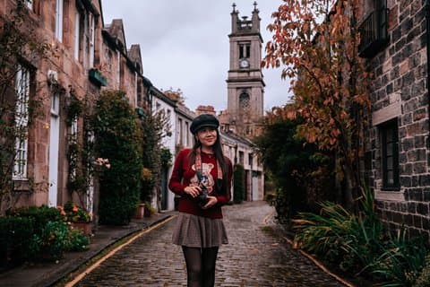 Elegant Professional Private Photoshoot Tour in Edinburgh