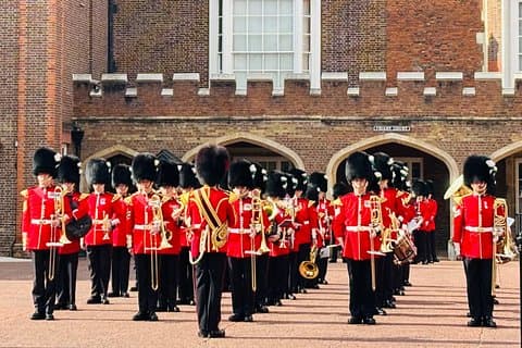 Essential tour of London and the King's Guard