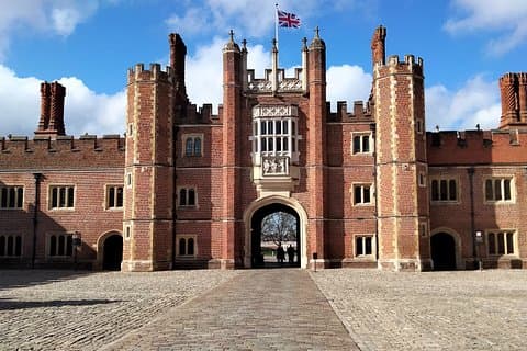 Private Hampton Court Palace Tour from London by Black Taxi