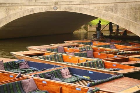 Oxford Punting + Walking Tour