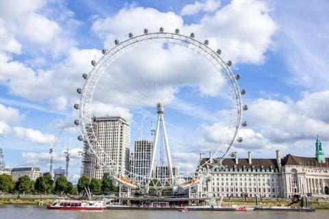 Walking Tour of the Queen on the South Bank in Spanish