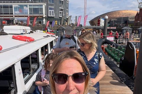 Cardiff Essential : Bay, Boat and Historic Center