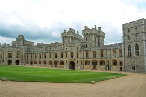 Private Driver guided tour Stonehenge, Windsor Castle and Bath