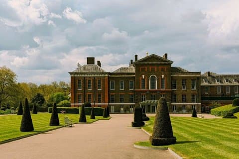 Royal Kensington Gardens Tour & Kensington Palace Entry