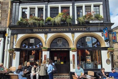 Edinburgh True Crime Audio Tour with A Former Detective