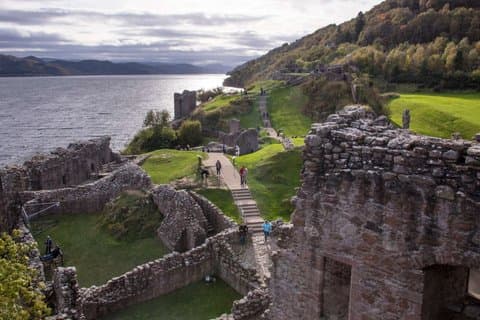 Edinburgh: Eilean Donan, Loch Ness & Glenfinnan - 2 Day Tour