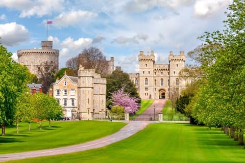 Stonehenge & Windsor Tour from London (Small Group)